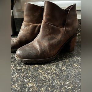 7.5 Clark’s leather boots